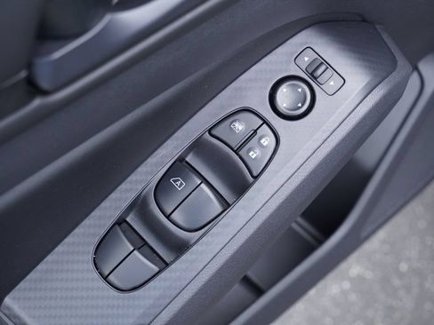 Used 2025 Nissan Altima 2.5 S FWD image 9