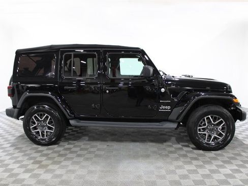 Used 2024 Jeep Wrangler Sahara image 7