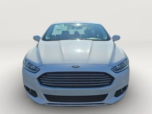 Used 2016 Ford Fusion SE w/ Equipment Group 202A FWD image 4