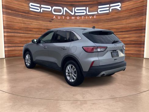 Used 2022 Ford Escape SE w/ Convenience Package image 3