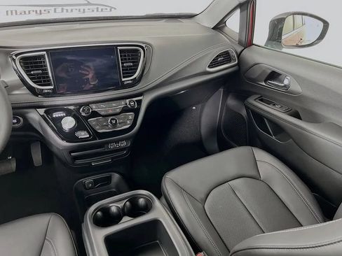 New 2025 Chrysler Pacifica Select FWD image 23