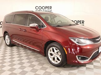 Used 2020 Chrysler Pacifica Limited image 1