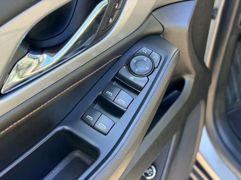 Used 2018 Chevrolet Traverse LT FWD image 19