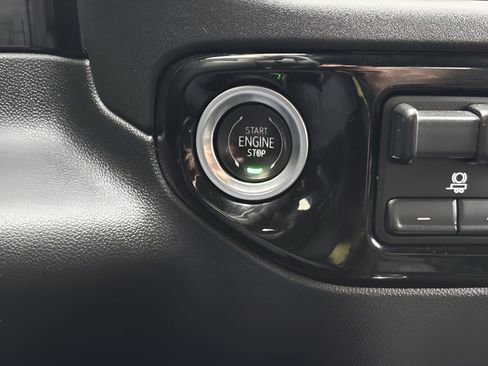 Used 2022 Chevrolet Silverado 1500 High Country image 45