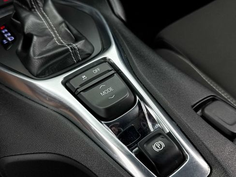 Used 2019 Chevrolet Camaro LT RWD image 7