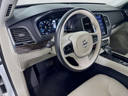 Used 2018 Volvo XC90 T6 Momentum w/ Convenience Package image 9