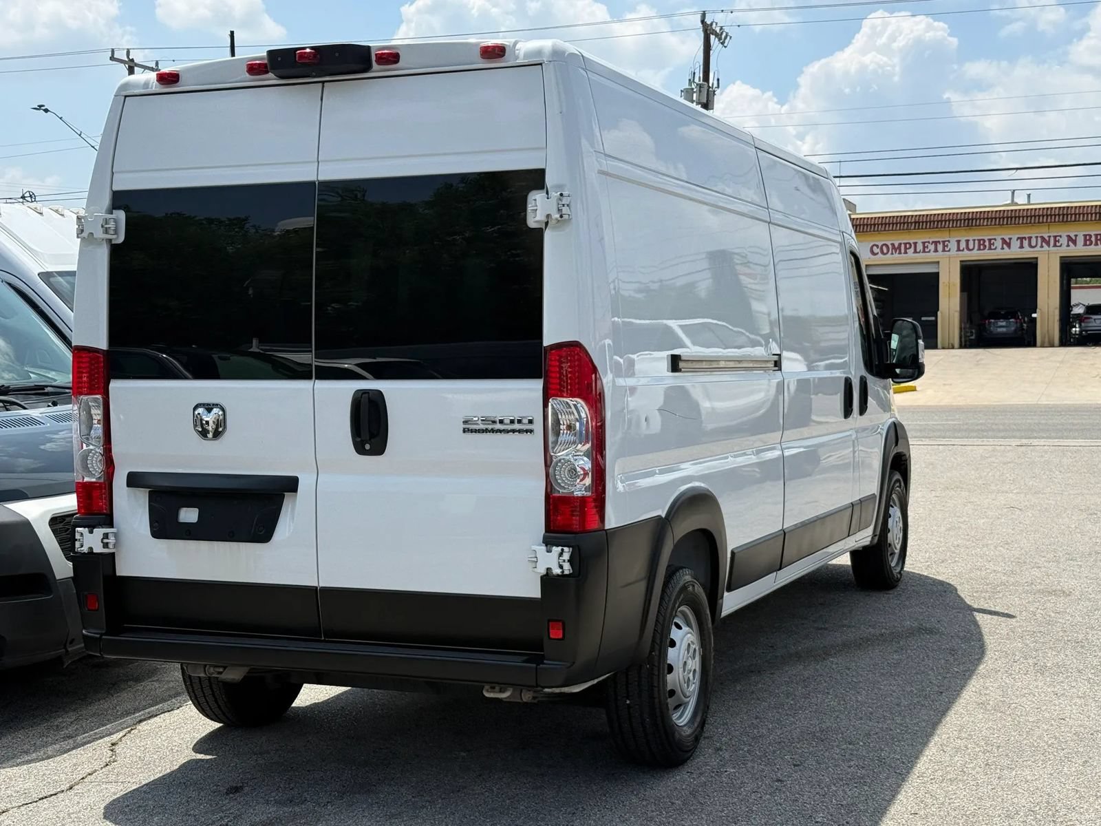 Used 2023 RAM ProMaster 2500 FWD image 3