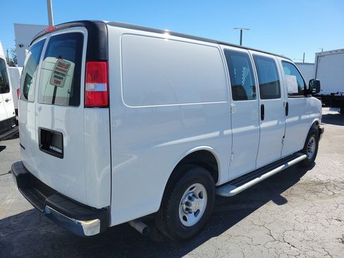 Used 2024 Chevrolet Express 2500 w/ Driver Convenience Package image 7