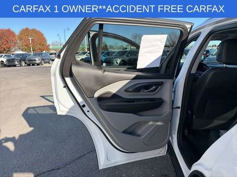 Used 2024 GMC Terrain SLT w/ Infotainment Package II image 22