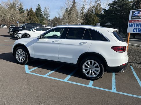 Used 2020 Mercedes-Benz GLC 300 4MATIC image 3