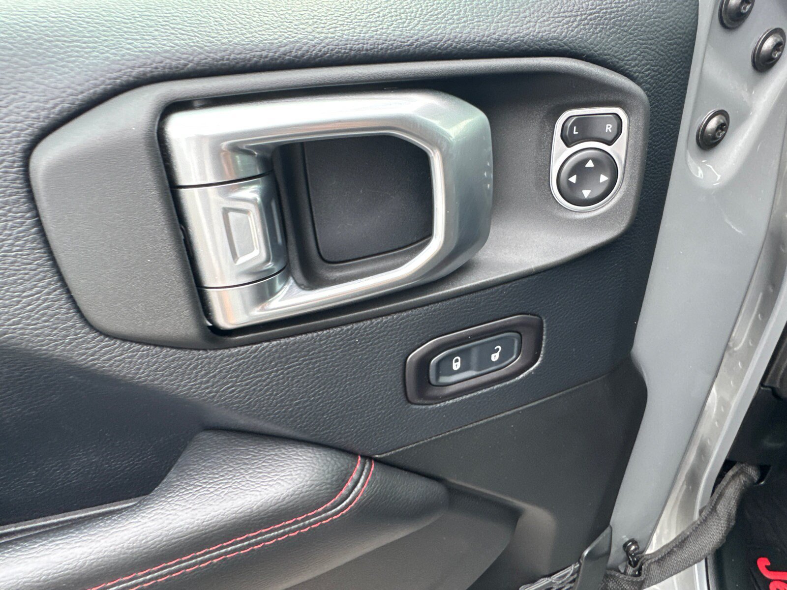 Used 2018 Jeep Wrangler Unlimited Rubicon AWD/4WD image 11