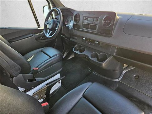 Used 2022 Mercedes-Benz Sprinter 2500 image 25
