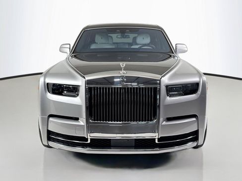 Used 2023 Rolls-Royce Phantom Sedan RWD image 11