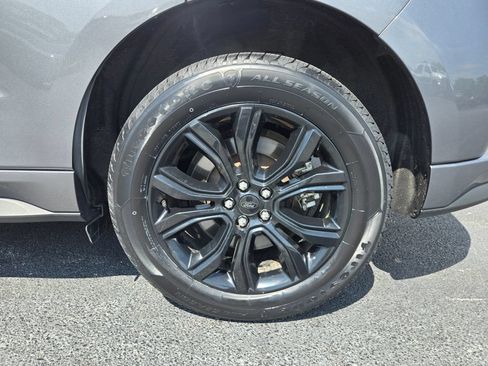 Used 2022 Ford Edge SE w/ Black Appearance Package AWD/4WD image 9