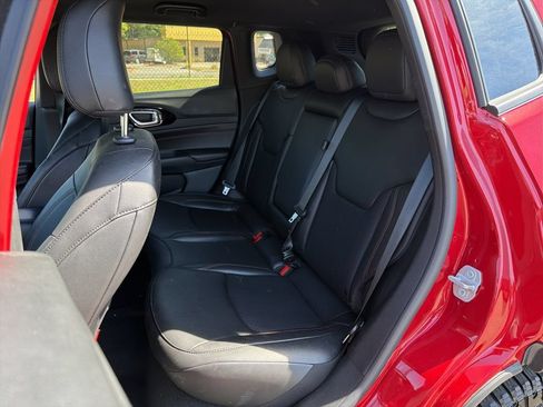 Used 2025 Jeep Compass Trailhawk AWD/4WD image 23