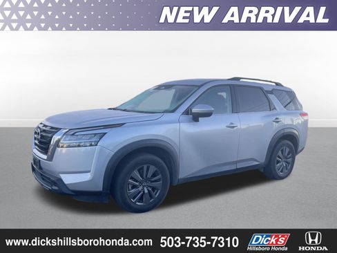 Used 2022 Nissan Pathfinder SV AWD/4WD image 4