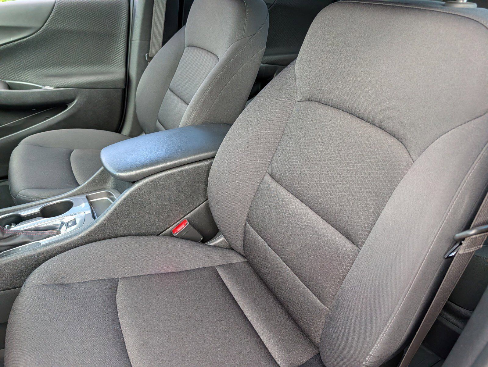 Used 2025 Chevrolet Malibu RS FWD image 17