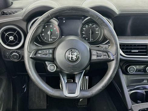 Used 2023 Alfa Romeo Stelvio Ti AWD/4WD image 18