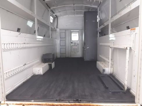 Used 2018 Chevrolet Express 4500 w/ Power Convenience Package RWD image 17