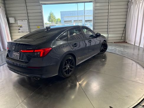 Used 2023 Honda Civic Sport image 4