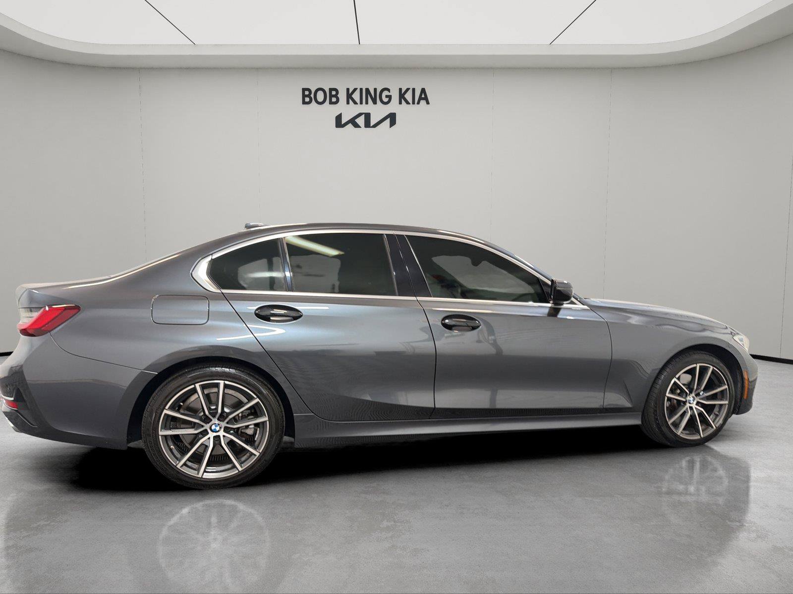Used 2022 BMW 330i Sedan w/ Premium Package 2 RWD image 6