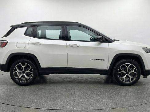 Used 2025 Jeep Compass Limited AWD/4WD image 11