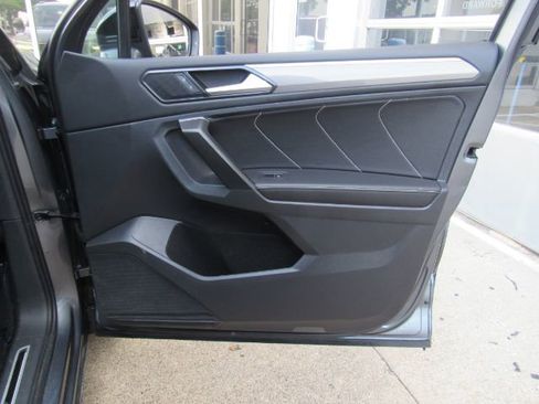 Used 2022 Volkswagen Tiguan SE R-Line image 18