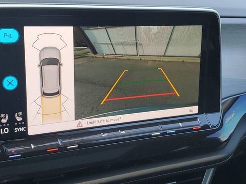 New 2026 Volkswagen Atlas Cross Sport SE image 28