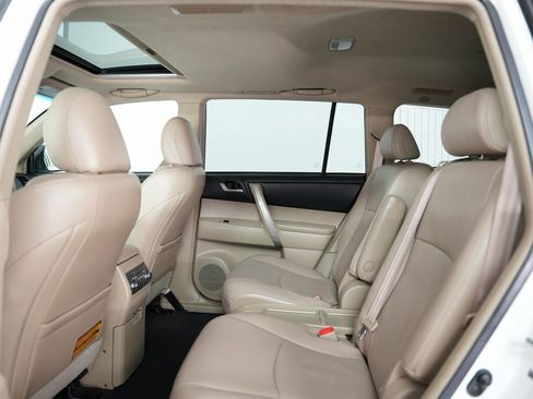 Used 2013 Toyota Highlander SE image 39