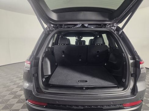 New 2025 Jeep Grand Cherokee Altitude image 20