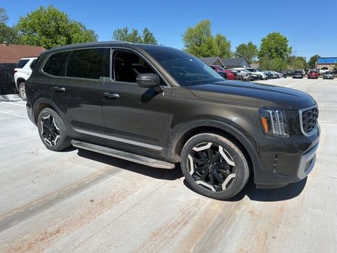 Used 2023 Kia Telluride S w/ S Sunroof Package image 16