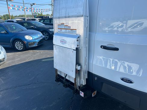 Used 2018 Ford Transit 250 130 Low Roof image 9