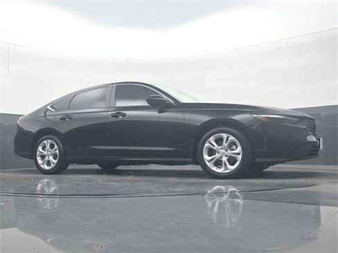 Certified 2025 Honda Accord LX image 27