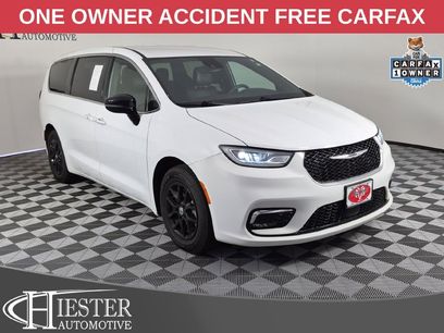Certified 2025 Chrysler Pacifica Select
