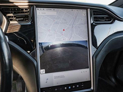 Used 2018 Tesla Model X 75D image 19