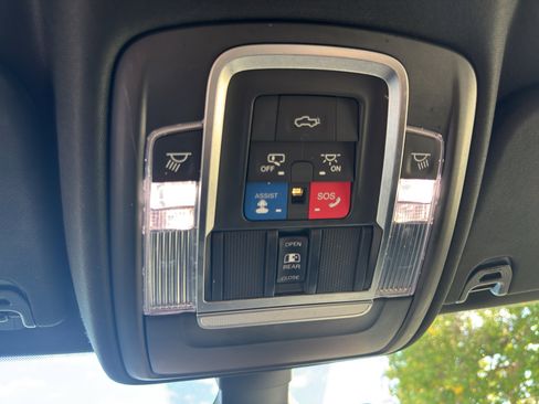 Used 2019 RAM 1500 Limited w/ Body Color Bumper Group image 18