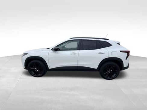 Certified 2025 Chevrolet Trax ACTIV w/ Sunroof Package image 3