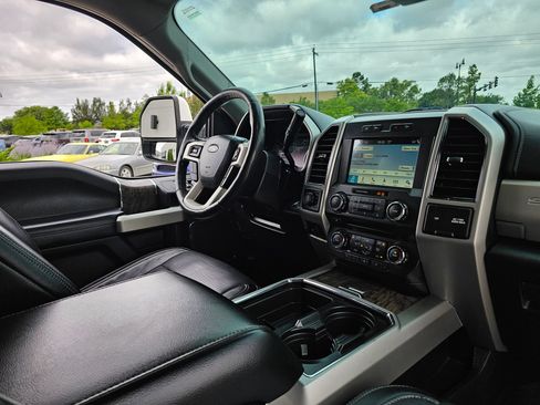 Used 2018 Ford F250 Lariat w/ Lariat Ultimate Package AWD/4WD image 42