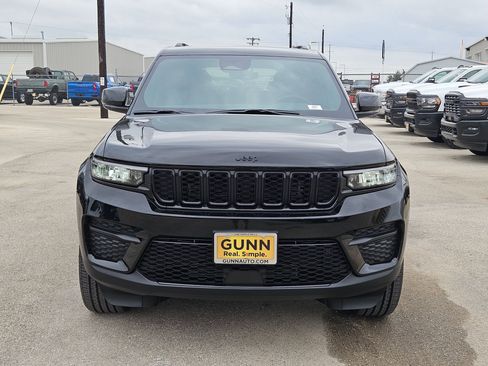 New 2025 Jeep Grand Cherokee Altitude image 8