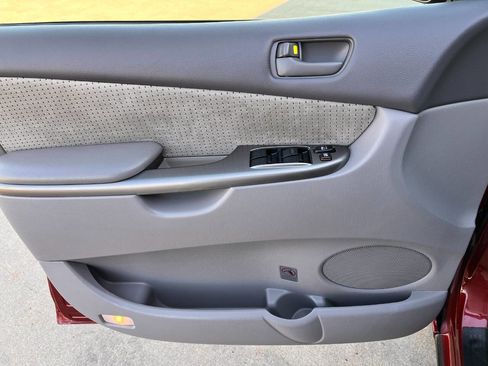Used 2009 Toyota Sienna LE FWD image 8