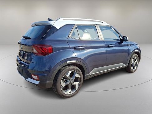 Certified 2021 Hyundai Venue w/ Cargo Package image 11