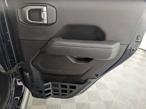 Used 2022 Jeep Gladiator Rubicon w/ Cold Weather Group image 30