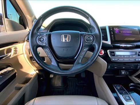 Used 2018 Honda Pilot Touring image 6