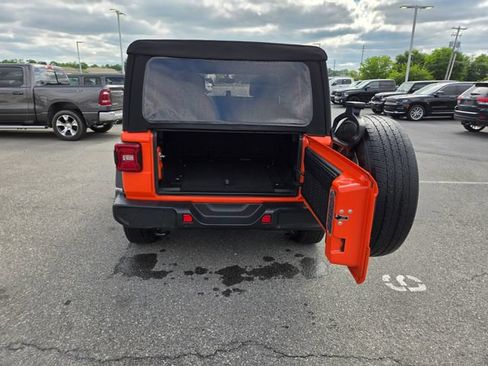 Used 2018 Jeep Wrangler Unlimited Sport S AWD/4WD image 17