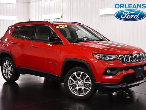 Used 2023 Jeep Compass Latitude image 1