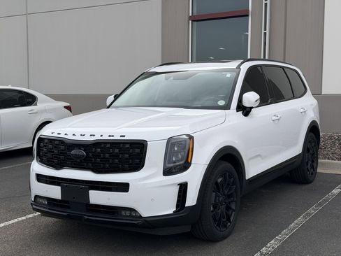 Used 2021 Kia Telluride SX w/ SX Prestige Package image 3