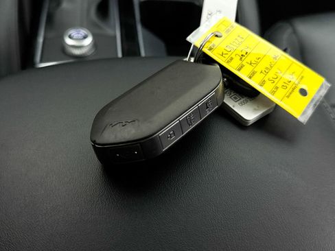 Used 2024 Kia Telluride EX w/ EX Captain's Chair Package image 40