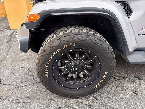 Used 2020 Jeep Gladiator Overland w/ Uconnect 4C Nav & Sound Group image 24