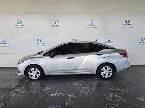 Used 2023 Nissan Versa S image 3