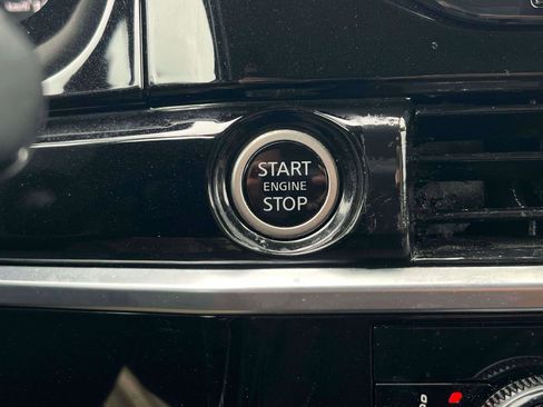 Used 2023 Nissan Pathfinder SL w/ Black Appearance Package image 18